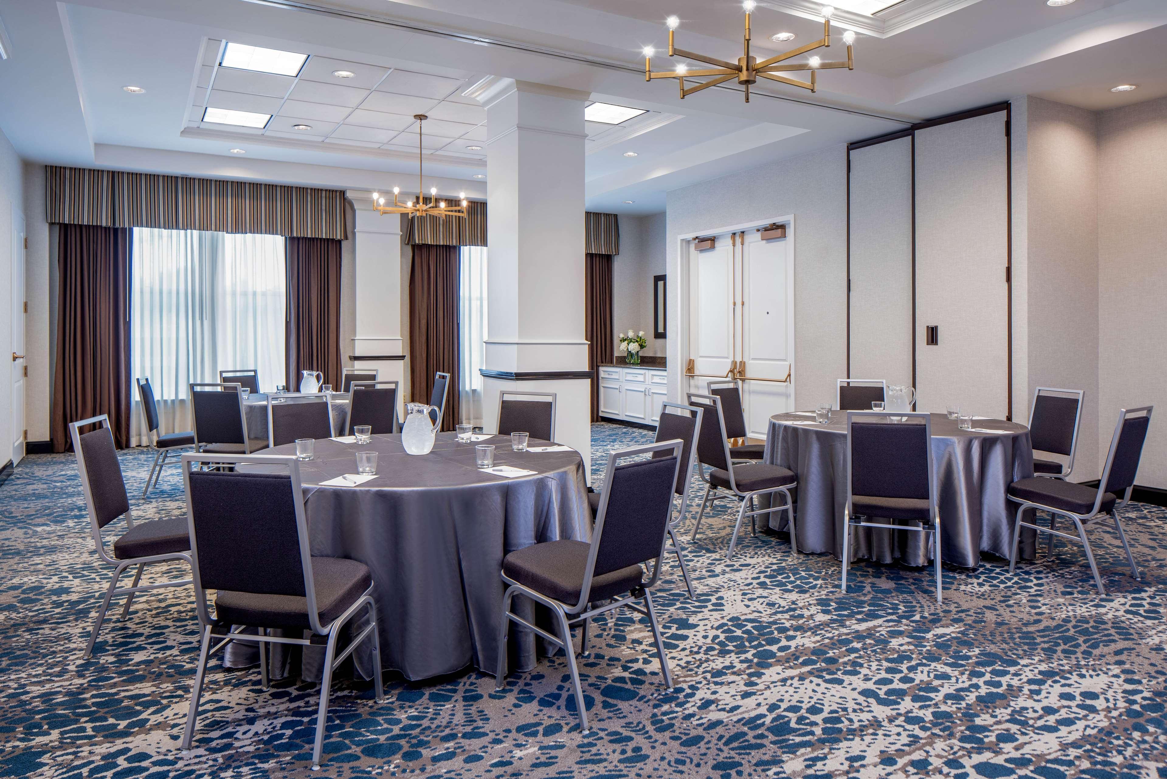 Hilton Garden Inn Jackson Downtown Екстериор снимка