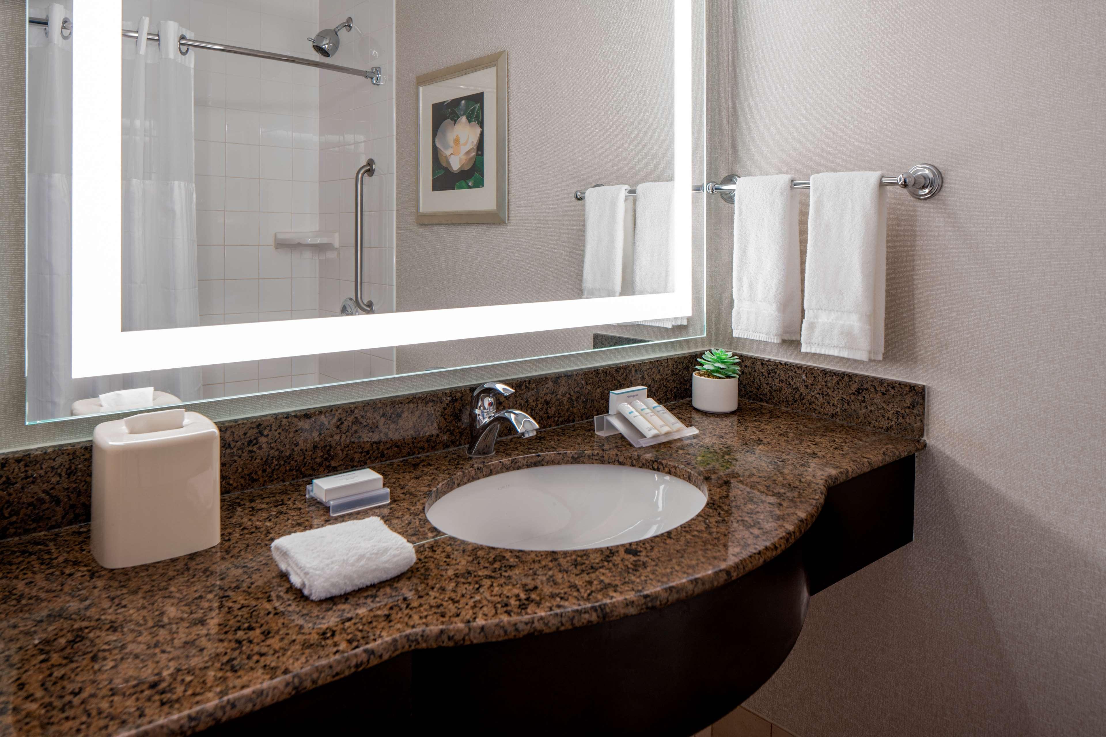 Hilton Garden Inn Jackson Downtown Екстериор снимка