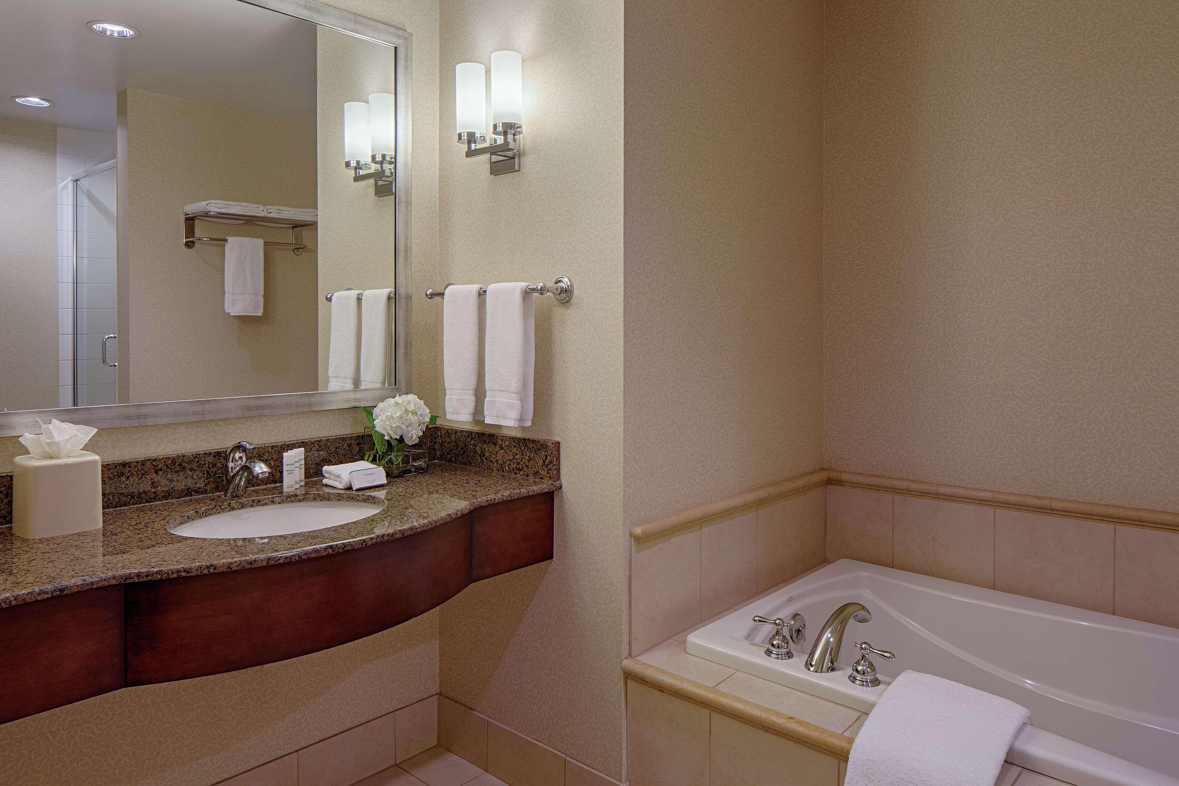 Hilton Garden Inn Jackson Downtown Екстериор снимка